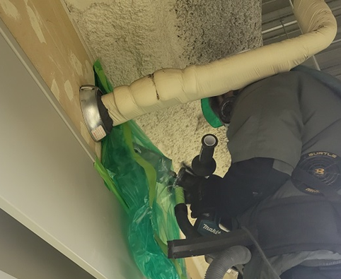 石綿含有壁面部コア抜き作業