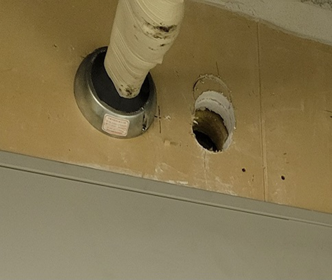 壁面コア抜き作業後