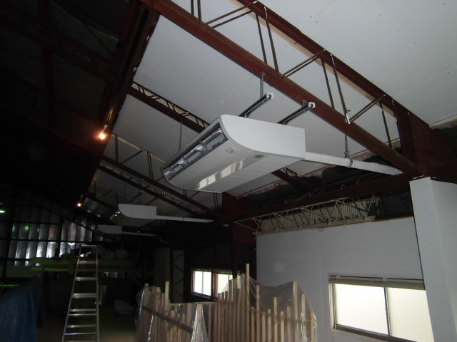 空調機設置作業